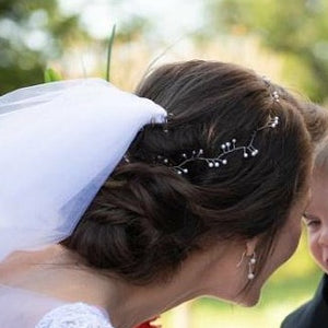 Vigne de cheveux en perles, design minimaliste pour mariage ou cérémonie