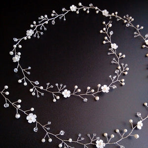Bijou de cheveux vigne de perles cristaux et fleurs pour coiffure de mariage bohème