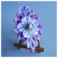 Charger l&#39;image dans la galerie, Serre-tête fleur kanzashi en satin violet et blanc, Diadème communion, mariage, demoiselle d&#39;honneur