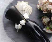 Charger l&#39;image dans la galerie, Simple Corsage de poignet demoiselle d&#39;honneur, Bracelet de mariage avec roses en mousse