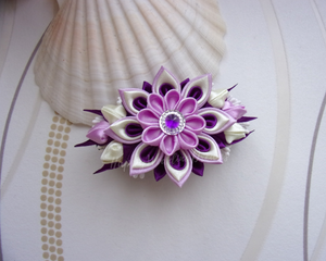 Barrette française avec fleur kanzashi en satin violet et ivoire, happyweddingdreams