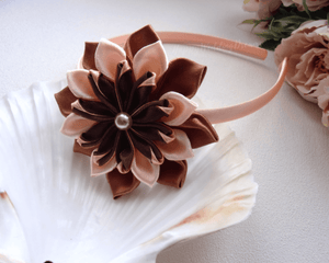 Serre-tête fille fleur kanzashi marron et pêche, Bandeau cheveux fleur en satin, Diadème