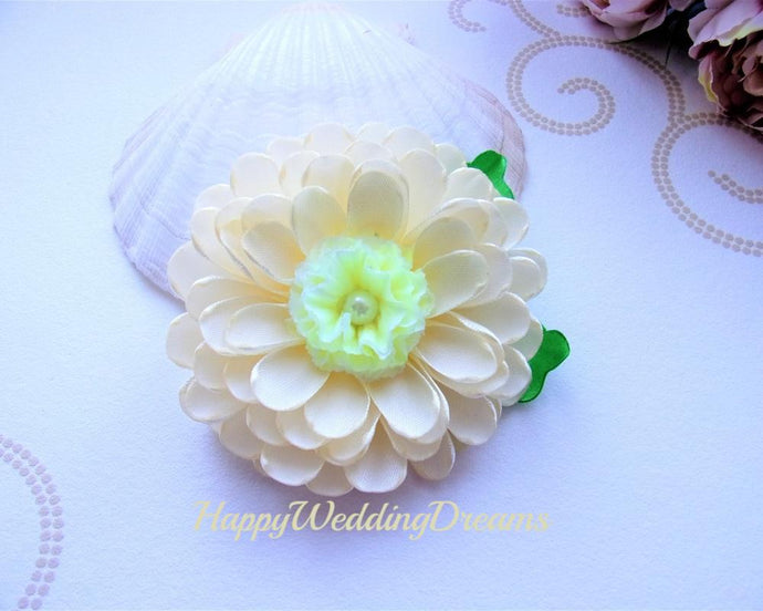 Pince à cheveux fleur chrysanthème en satin crème
