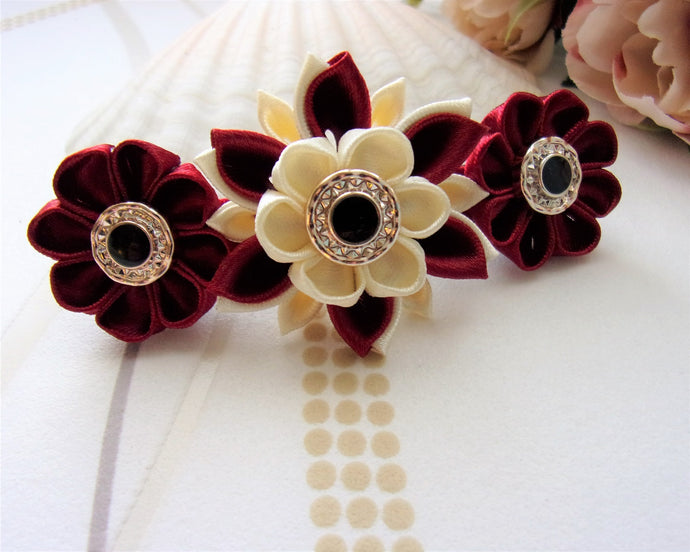 Barrette française avec fleurs kanzashi en bordeaux et crème, Pince cheveux longs