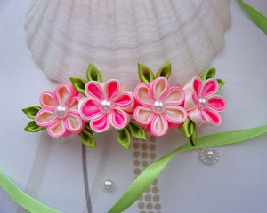 Barrette française avec fleurs kanzashi, Pince cheveux florale en rose et crème