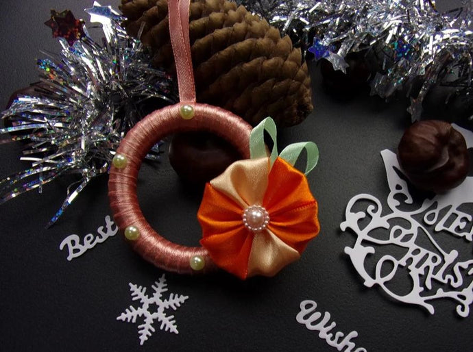 Ornement de Noël, Suspension pour sapin en orange et beige, Décoration maison Réveillon