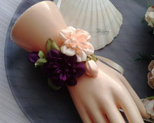 Charger l&#39;image dans la galerie, Bracelet de mariage fleurs champêtres, Corsage de poignet demoiselle d&#39;honneur