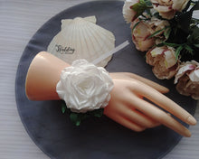 Charger l&#39;image dans la galerie, Large Rose blanche bracelet de mariage, Corsage de poignet demoiselle d&#39;honneur