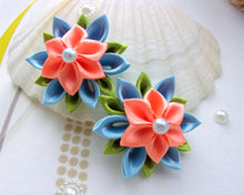 Charger l&#39;image dans la galerie, Élastique cheveux fleur kanzashi bleu et orange, queue de cheval, nattes petite fille, Chouchou