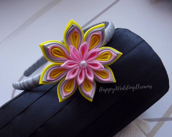 Serre-tête fille fleur kanzashi jaune, rose et gris, Bandeau cheveux fleur en satin, Diadème