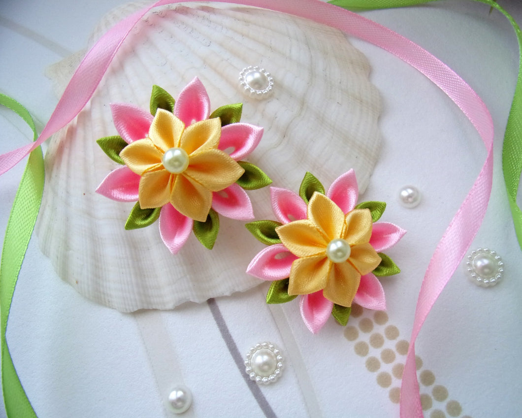 Barrette à cheveux petite fille avec fleurs kanzashi en satin rose et jaune