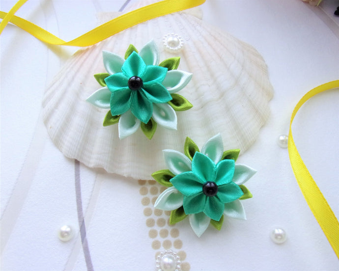 Barrette à cheveux petite fille avec fleur kanzashi en satin vert pâle et teal