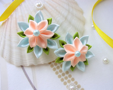 Pince cheveux fleur kanzashi pour petite fille couleurs tendres