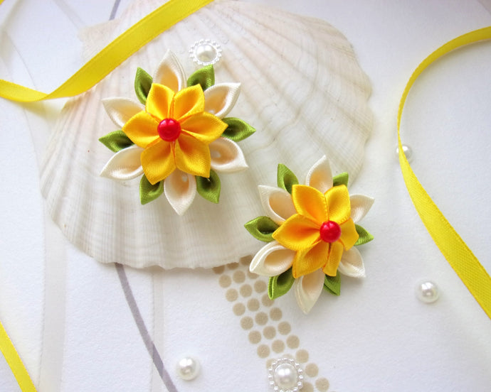 Pince cheveux petite fille, Barrette cheveux avec fleur kanzashi en satin crème et jaune