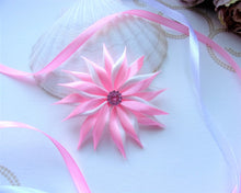 Charger l&#39;image dans la galerie, Pince à cheveux fleur en satin rose pâle et blanc, Barrette à cheveux mariage