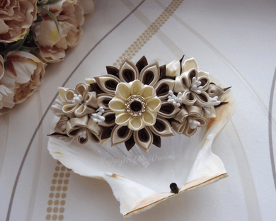 Grande barrette française avec fleurs kanzashi en crème, beige et marron