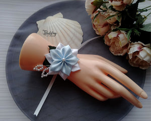 Bracelet de mariage romantique fleur et perles, Corsage de poignet demoiselle d'honneur