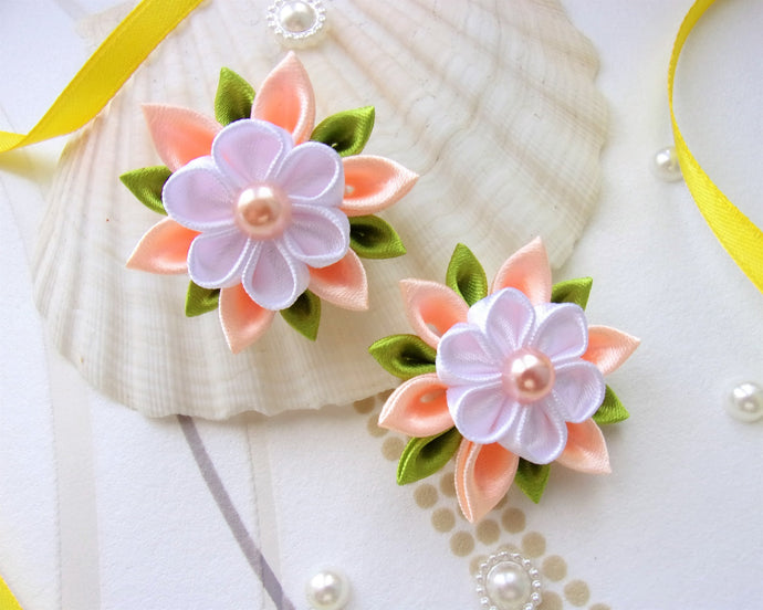 Fleur kanzashi pêche et blanc, Barrette cheveux mariage anniversaire, Pince cheveux fille