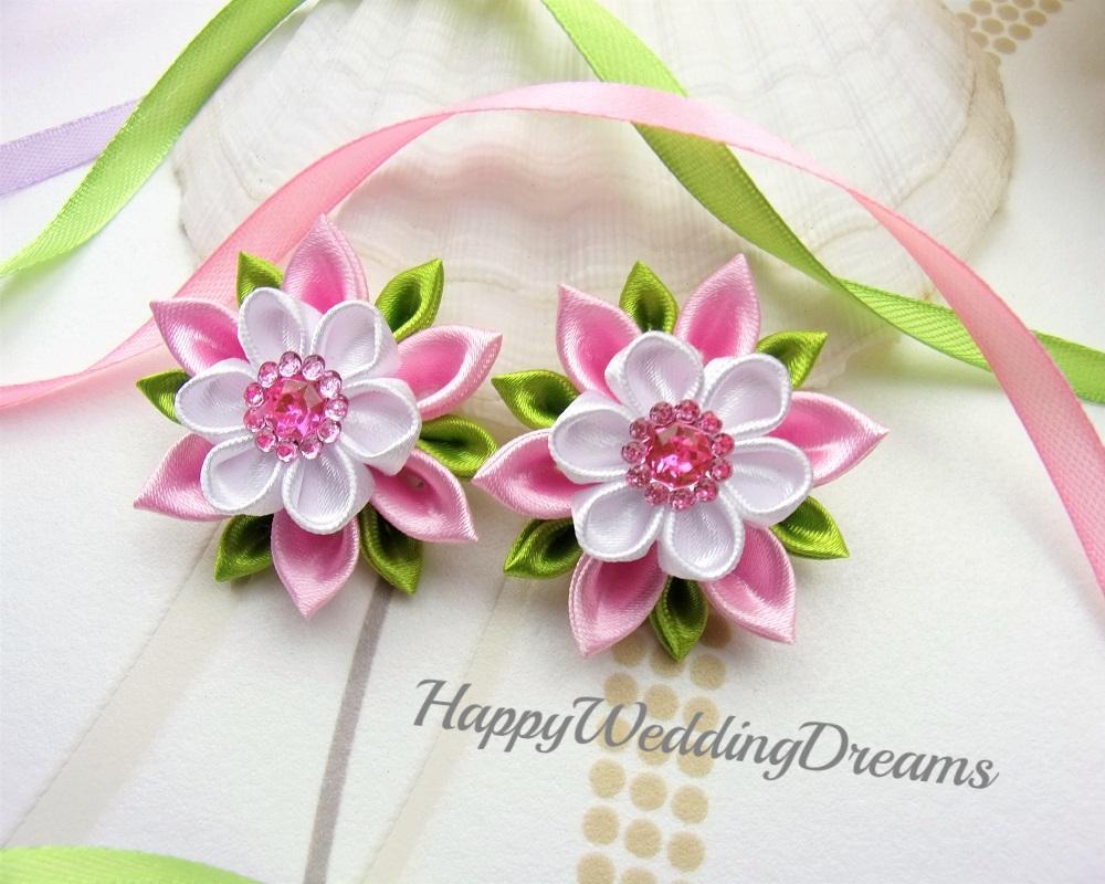 Lot de 2 barrettes pour enfant ou élastiques à cheveux avec fleurs kanzashi en satin rose et blanc