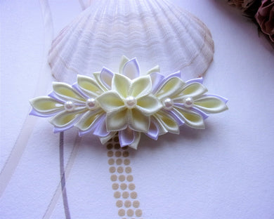 Barrette française avec fleur kanzashi en satin blanc et jaune, Pince à cheveux longs
