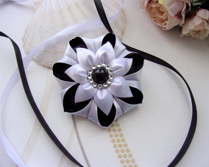 Barrette française fleur en satin blanc et noir pour mariage ou communion, happyweddingdreams
