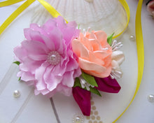 Charger l&#39;image dans la galerie, Barrette française avec fleurs en satin rose et pêche, Pince à cheveux florale mariage champêtre