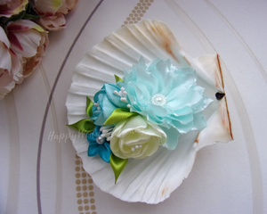 Barrette française avec fleurs en satin bleu et crème pour mariage champêtre, happyweddingdreams