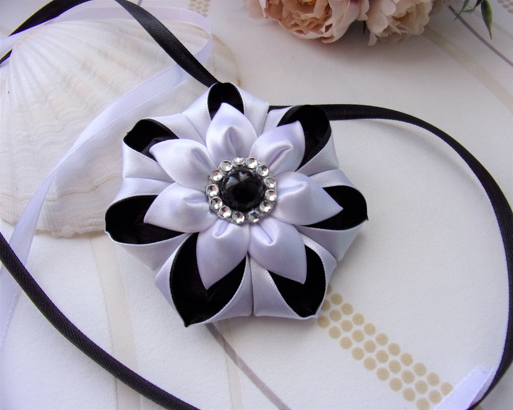 Barrette française fleur en satin blanc et noir pour mariage ou communion, happyweddingdreams
