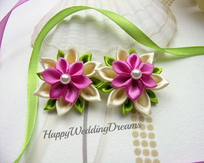 Lot de 2 barrettes pour enfant ou élastiques à cheveux avec fleurs kanzashi en satin écru et rose