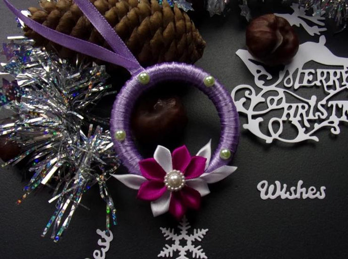 Décoration Réveillon Noël, Suspension pour sapin en violet et blanc