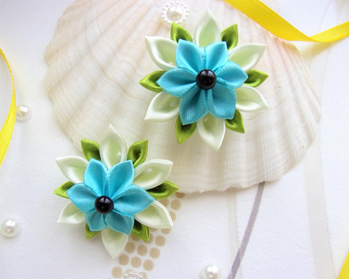 Pince cheveux petite fille avec fleur kanzashi jaune pâle et turquoise
