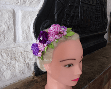 Charger l&#39;image dans la galerie, Serre-tête fleurs en satin violet et lilas, Bandeau fleurs mariage champêtre