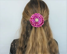 Charger l&#39;image dans la galerie, Pince à cheveux fleur rose, Pince à cheveux kanzashi, Pince à cheveux fleur en satin